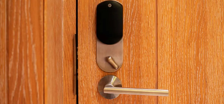 Automatic Locking Door Knob Vista